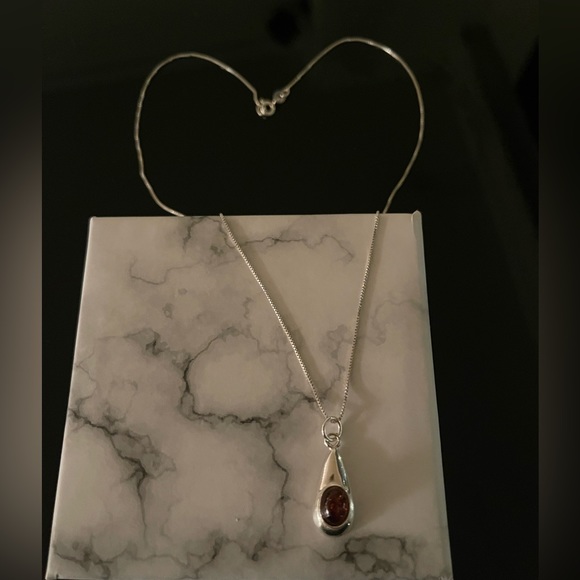 ❤️925 Silver and Amber pendant with 18” silver chain - Picture 2 of 2